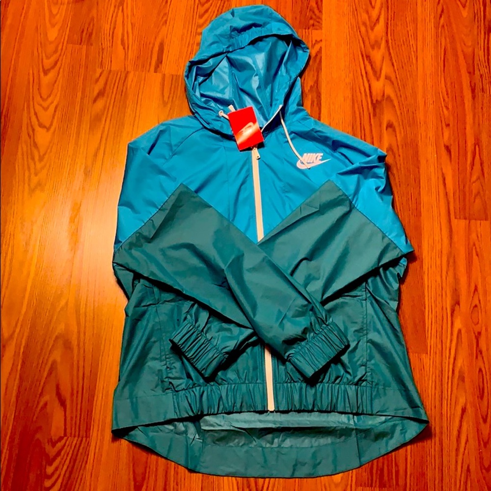 Woman’s Nike windbreaker